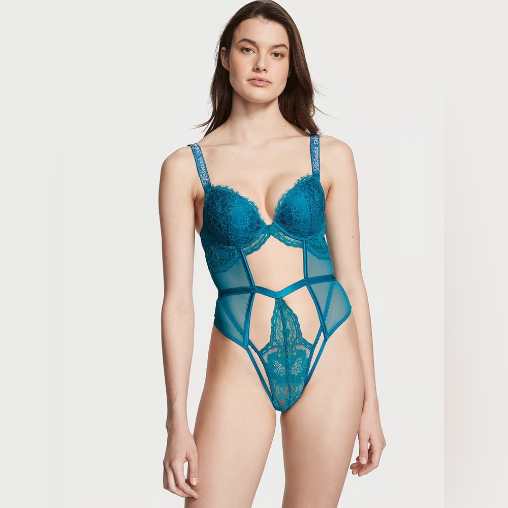 VERY SEXY
Push-Up Shine Strap Teddy
